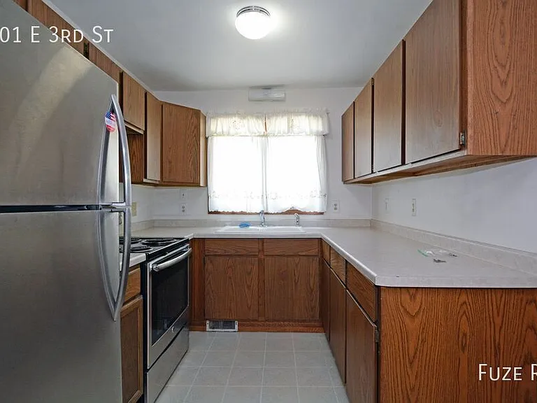 301 E 3rd St — Photo 6