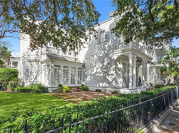2nd image of 2625 Saint Charles Ave #2