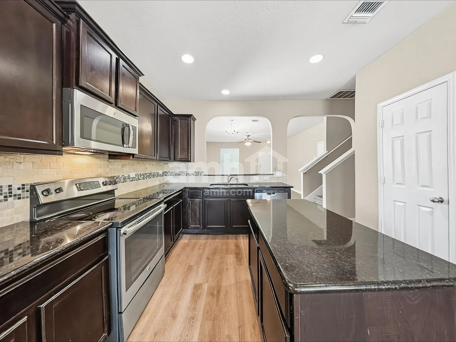 4 bed, 2.5 bath, 2473 sqft, $2,230 — Photo 3