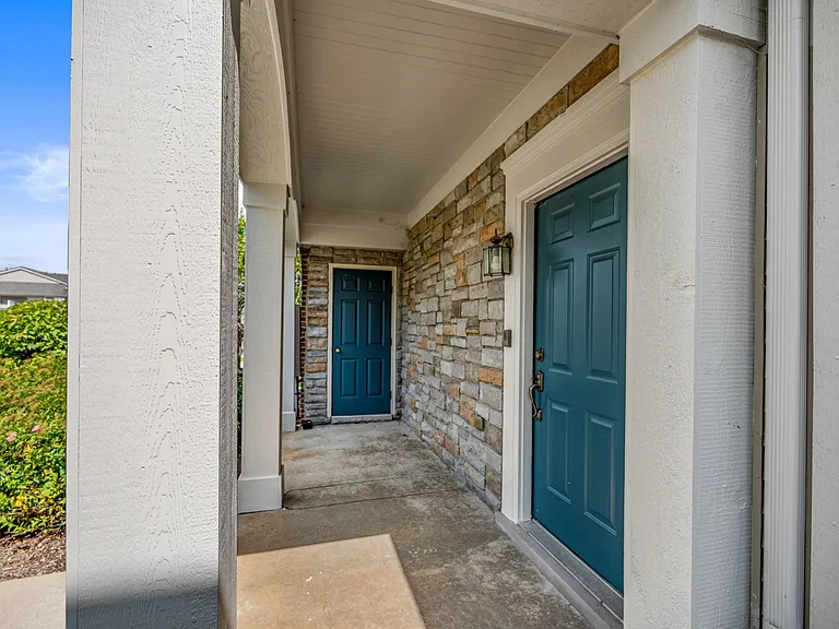 17200 Addington Dr — Photo 4