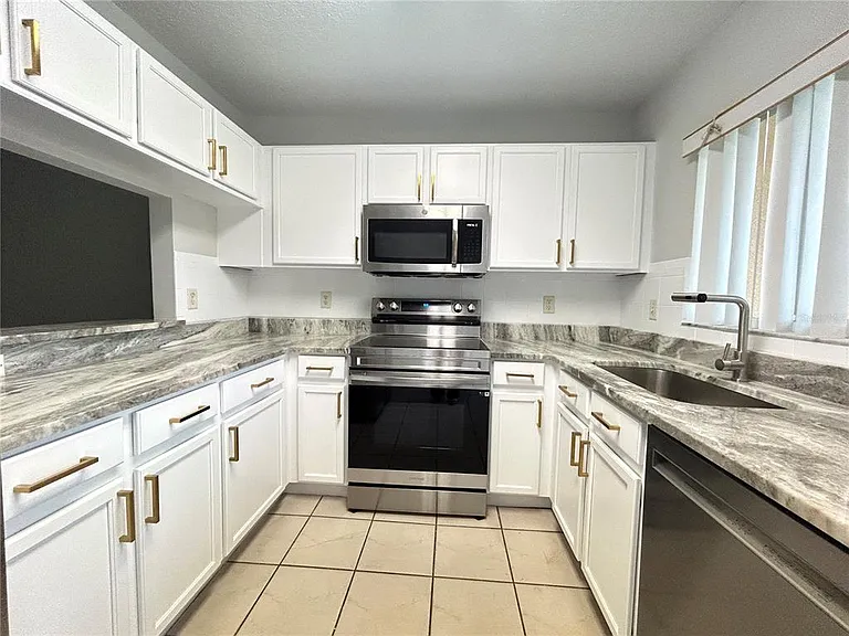 1727 Fluorshire Dr — Photo 12