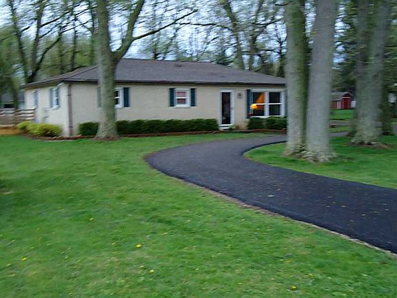 3rd image of 6819 Woodlane Dr