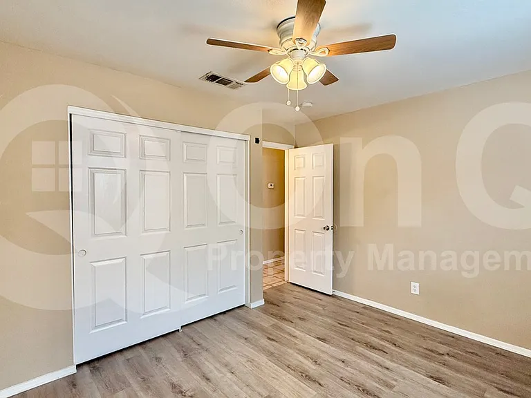 2239 E Morrow Dr — Photo 9