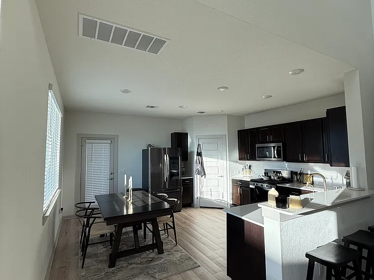 220 Merrick Rd — Photo 10