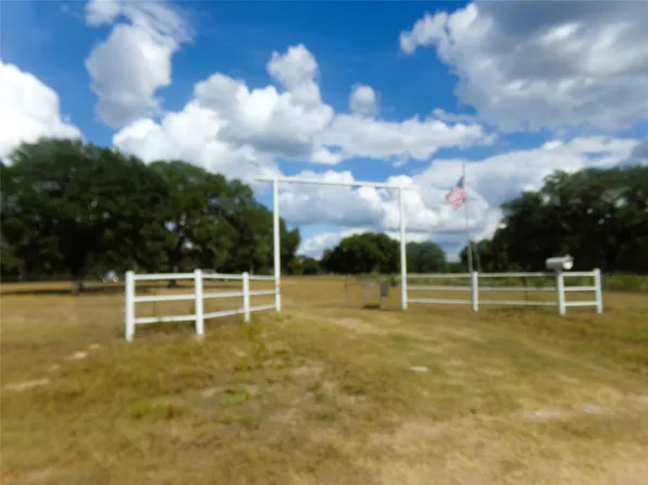 1567 County Road 123f, Hallettsville, TX 77964