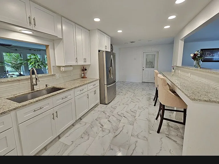 990 Evergreen Ln — Photo 13