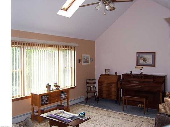 2nd image of 25 Alta Vista Ave