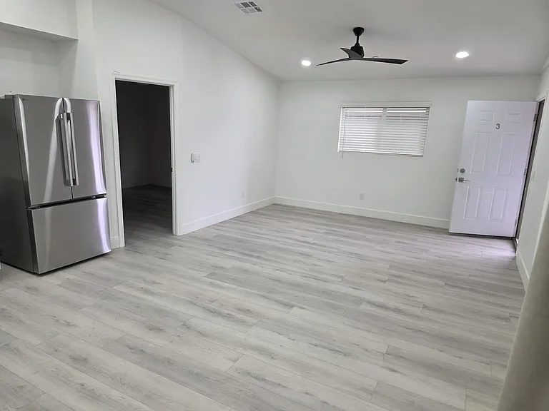 2943 E Beck Ln #4 — Photo 25