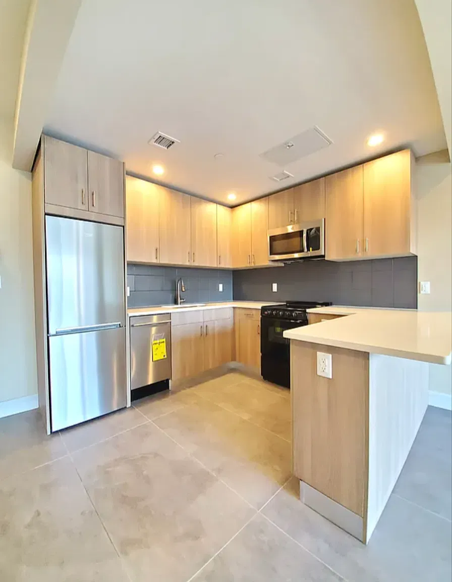 352 South First Street — Photo 2