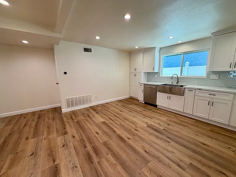 4550 Murietta Ave — Photo 7