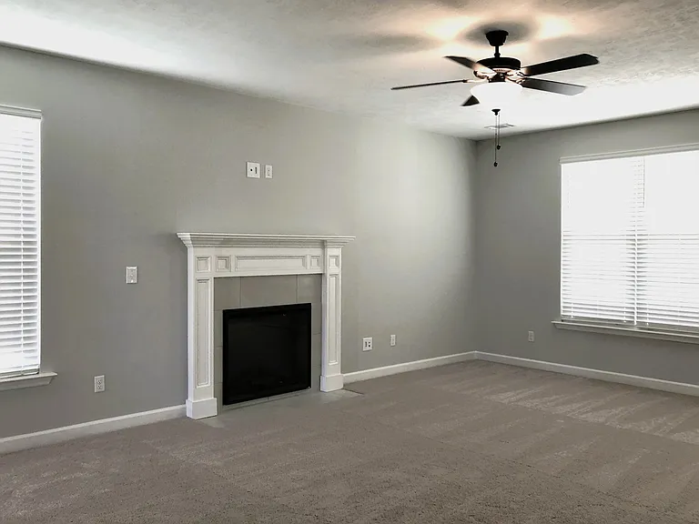 1052 Mulford Loop — Photo 5