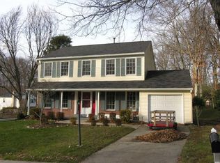 9300 Winbourne Rd, Burke, VA 22015