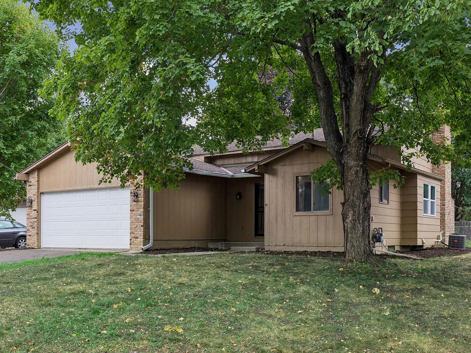 4 Bedroom Single Family Home — Photo 2