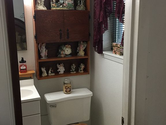 Master 1/2 bath