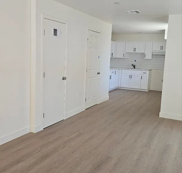 33(835E) — Photo 24