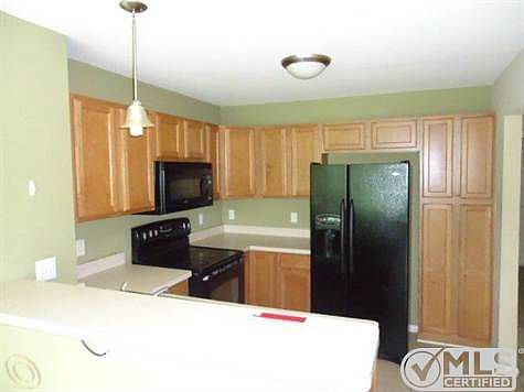 264-002793 Kitchen 3.JPG