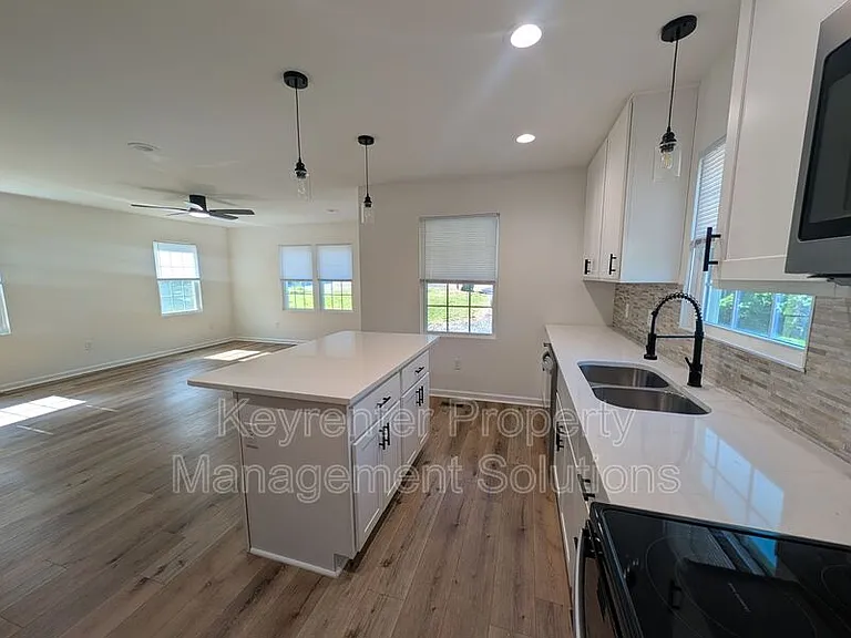 55 Breezewood Dr — Photo 11