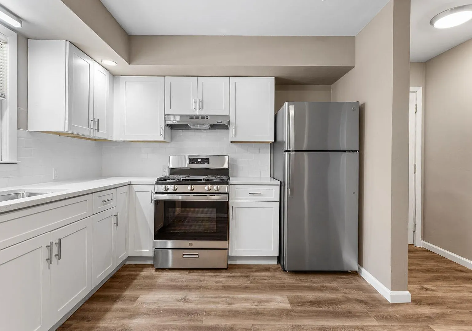 305 N Elizabeth — Photo 1
