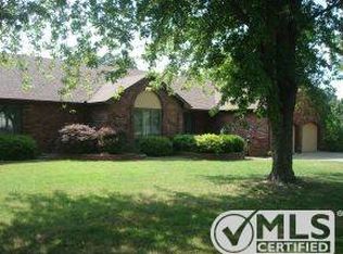 2212 Sunset Cir, Neosho, MO 64850