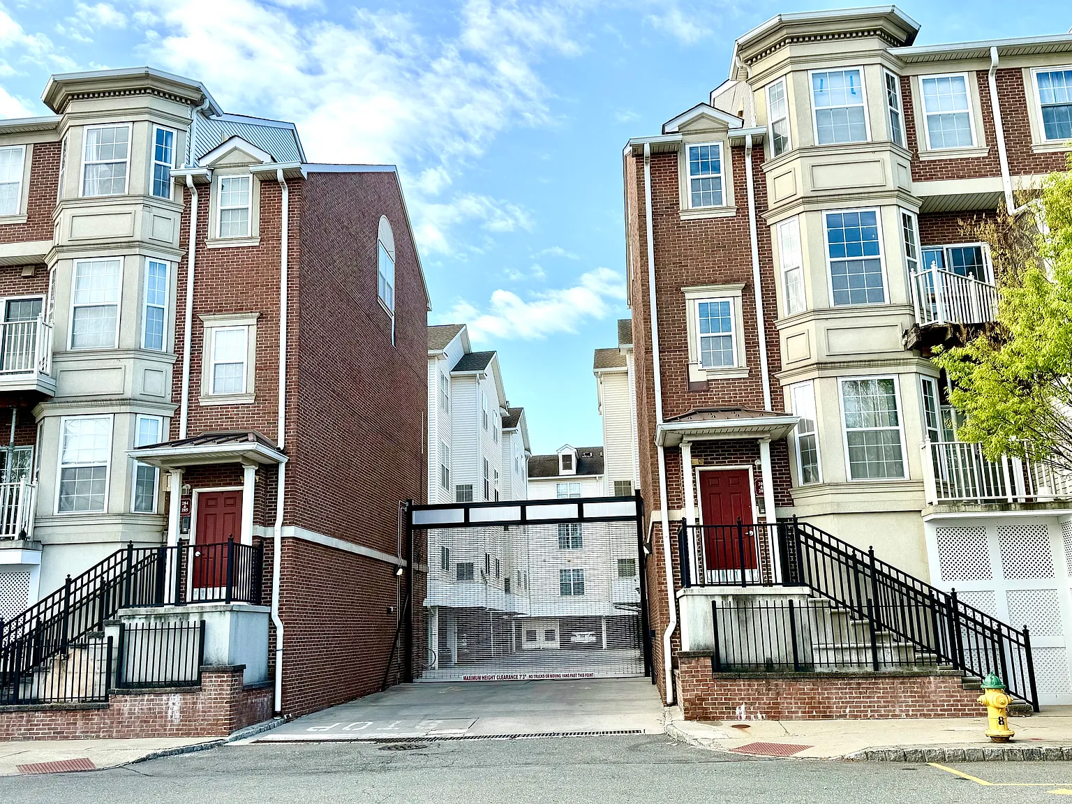 2 bed, 2.5 bath, 1580 sqft, $3,200 — Photo 1