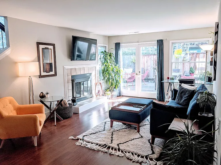 552 Centre Ct — Photo 2