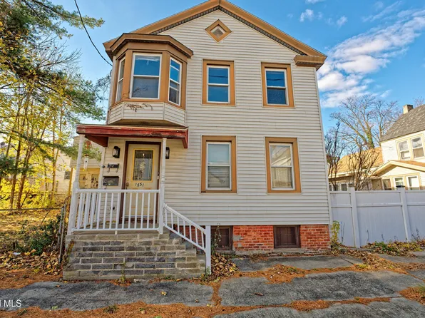 1551 4th Ave #2, Watervliet, NY 12189