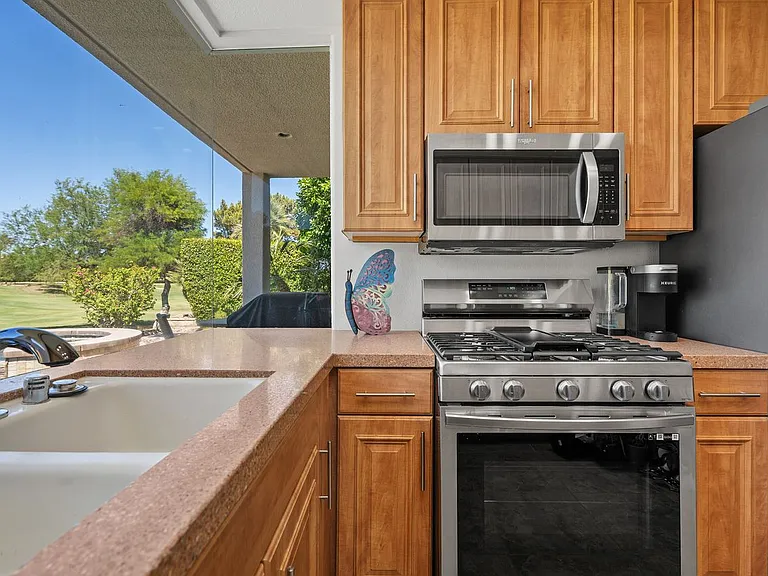 48 Pebble Beach Dr — Photo 12