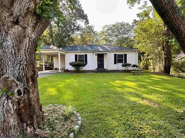 277 Oak St N, Selmer, TN 38375