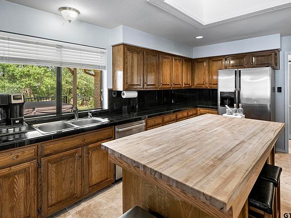 4th image of 109 Old Barn Cir
