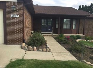 2067 Elkhorn Dr, Rochester Hills, MI 48307