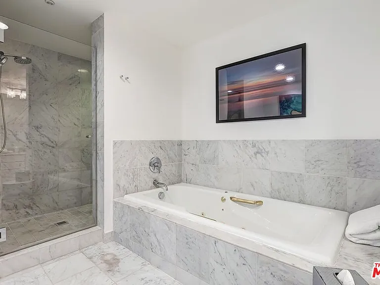 10520 Wilshire Blvd #1207 — Photo 25