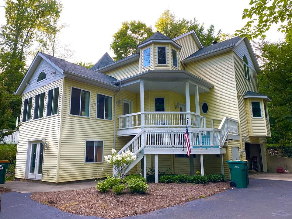 1st image of 924 Beechwood Dr