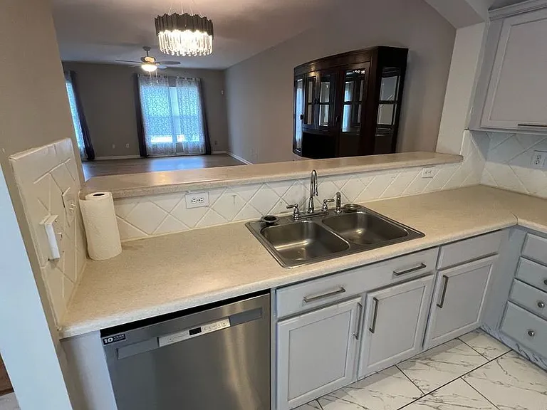 821 Tulip Poplar Way — Photo 6