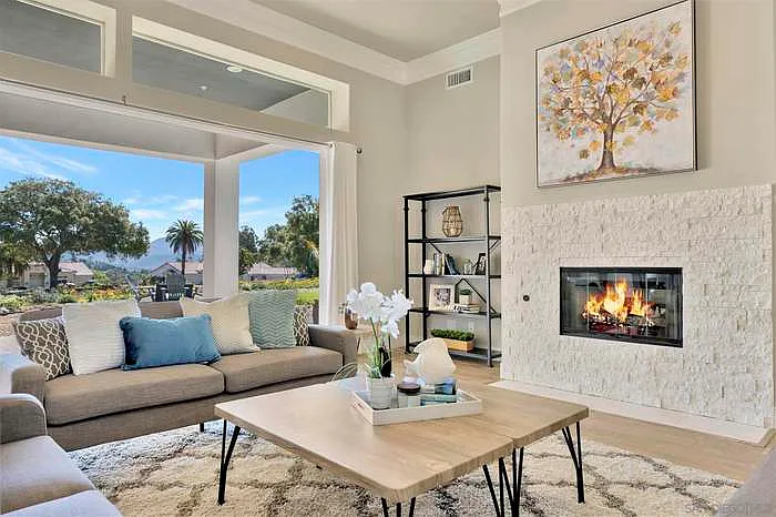 5 bed, 5.5 bath, 4000 sqft, $7,965 — Photo 3