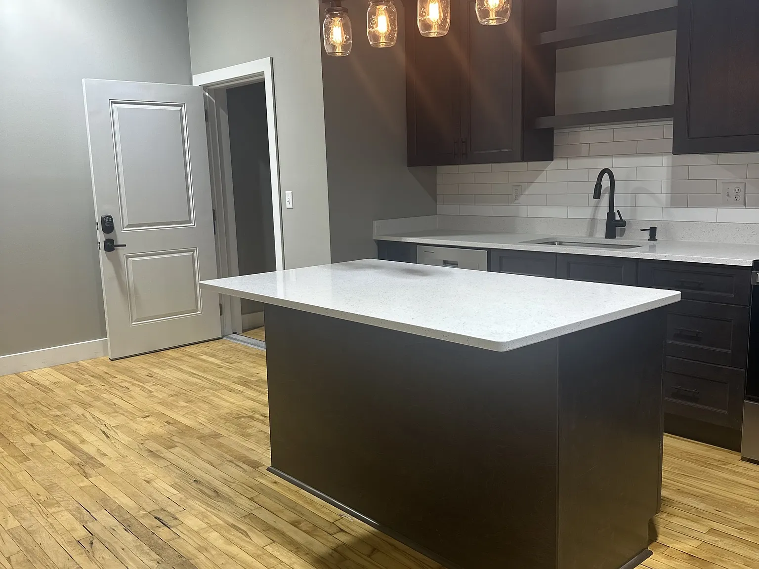 2 bed, 1400 sqft, $1,600 — Photo 2