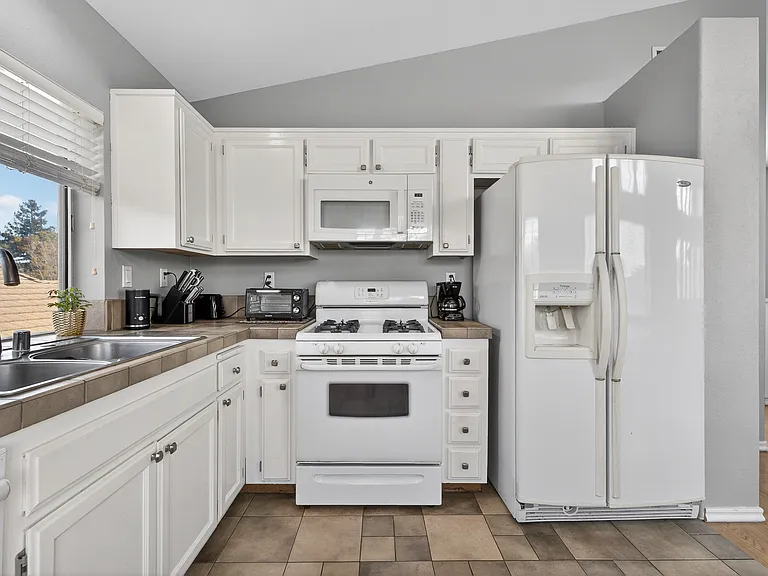 2133 Fairfax Pl — Photo 16