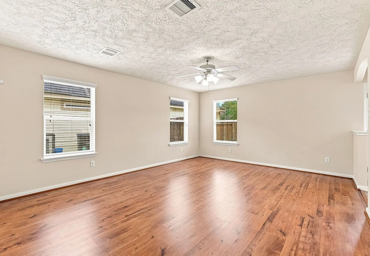 3 bed, 2.5 bath, 1710 sqft, $2,250 — Photo 4