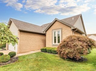20061 Rockycrest Ct, Clinton Township, MI 48038