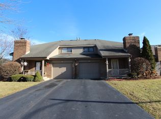 115 Potawatomi Trl UNIT B, Lake Zurich, IL 60047