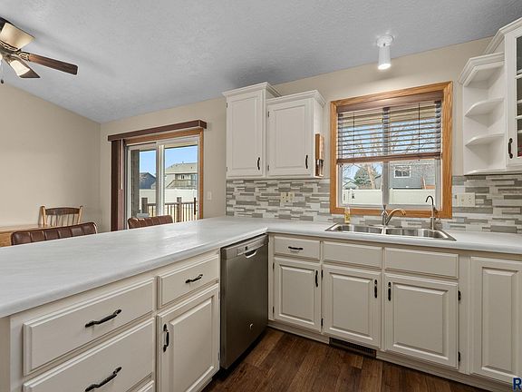 4th image of 108 E Thad St