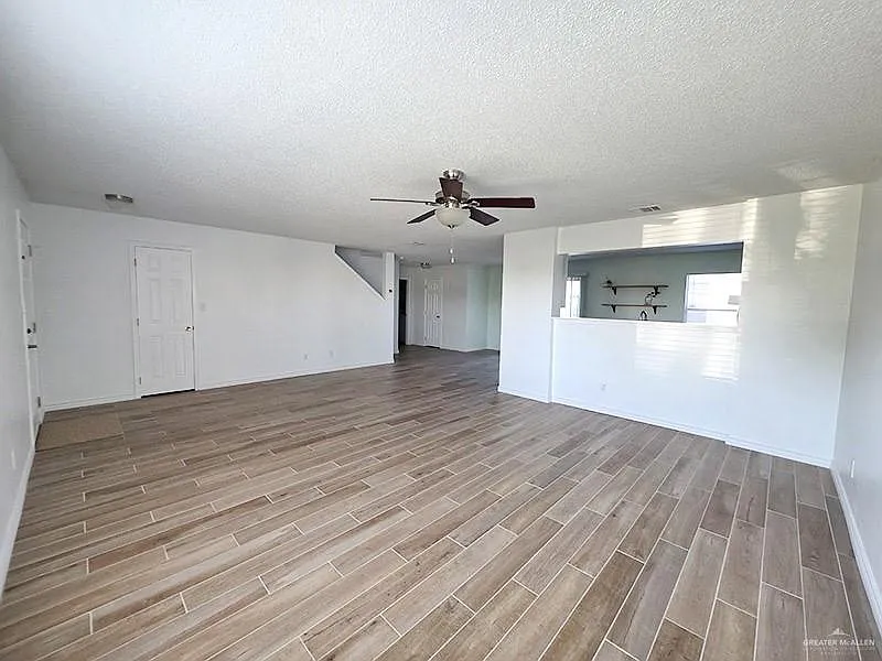 3 bed, 2.5 bath, 2125 sqft, $1,900 — Photo 3