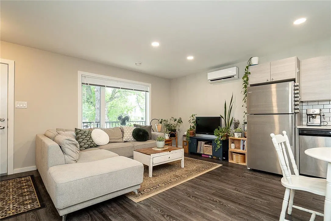 427 Saint Jean Baptiste Street - 1 (main floor) — Photo 1