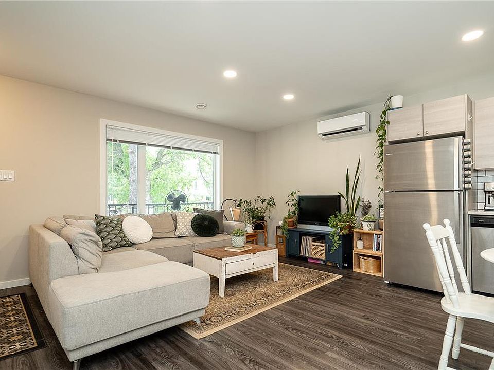 1st image of 427 Saint Jean Baptiste St