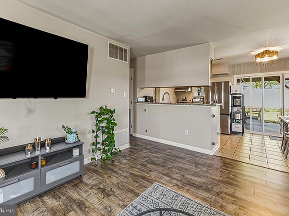 3rd image of 4 Lincoln Ave