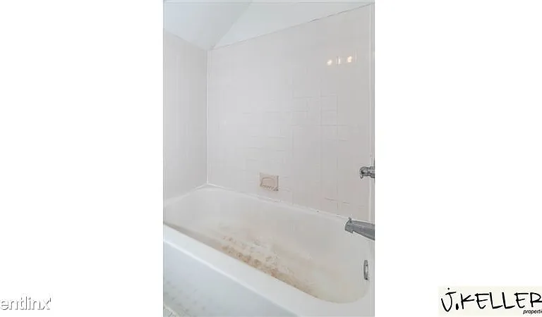 914 Woodlawn Ave — Photo 6
