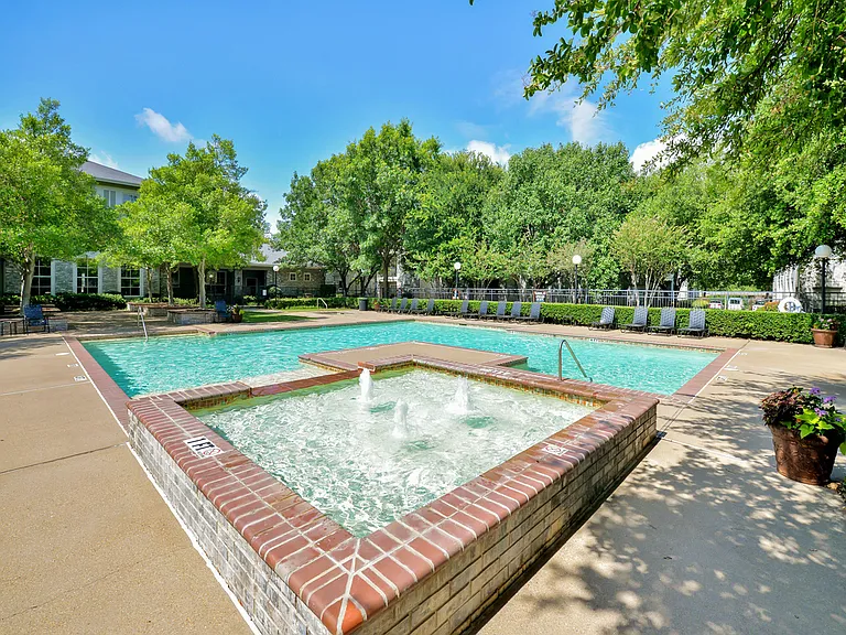 Greyson's Gate Apartments — Photo 17