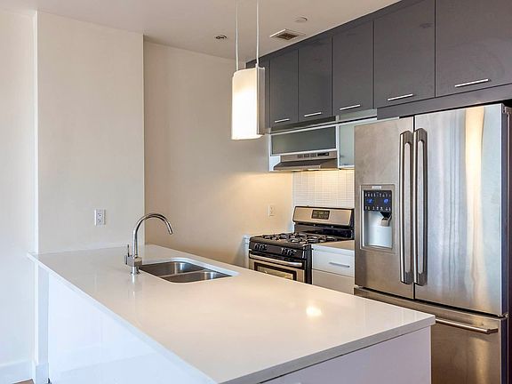 2nd image of 387 Franklin Ave APT 401