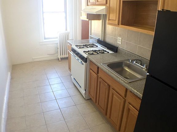 4th image of 3114 42nd St #8
