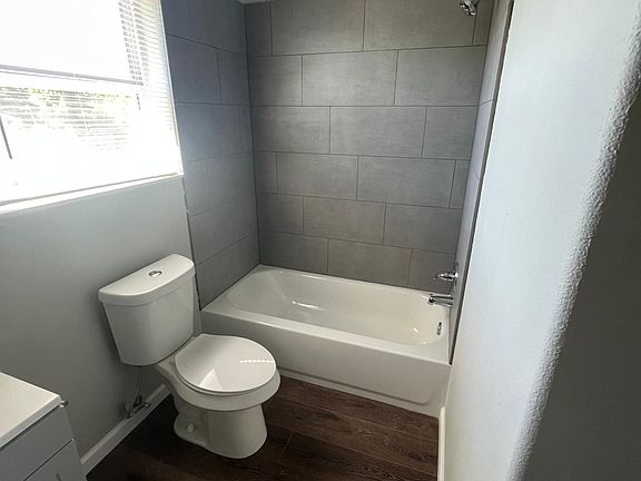 5th image of 1640 W Swan St #17