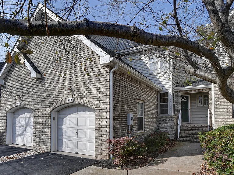 403 Taggert Dr — Photo 2